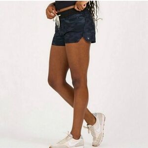 Vuori Clementine 2.0 Shorts Lined Womens Small Black Camp 2” Yoga Beach Summer